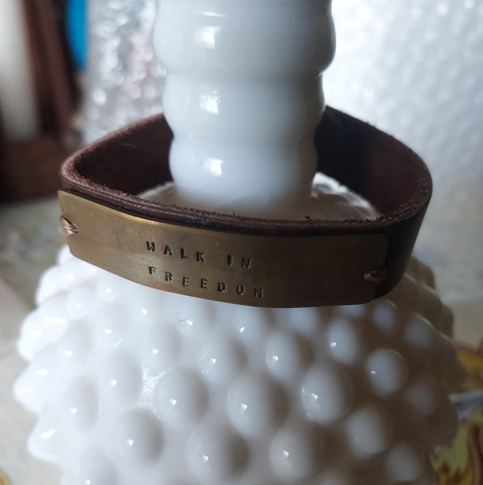 NWOT Branded "Walk in Freedom" leather and brass snap bracelet. Small
